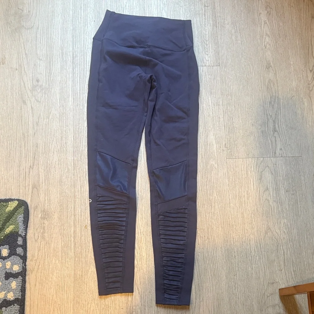 Alo Yoga Navy High-Waisted Leggings with Mesh Panels